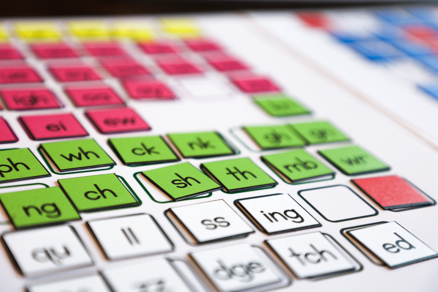 Thick Foldable Board/76 grapheme Magnet Kit (Scissors required)